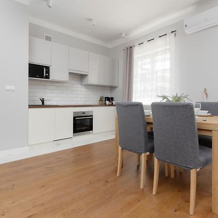 City Center Aparthotel Chmielna By Noclegi Renters Varsó Kültér fotó