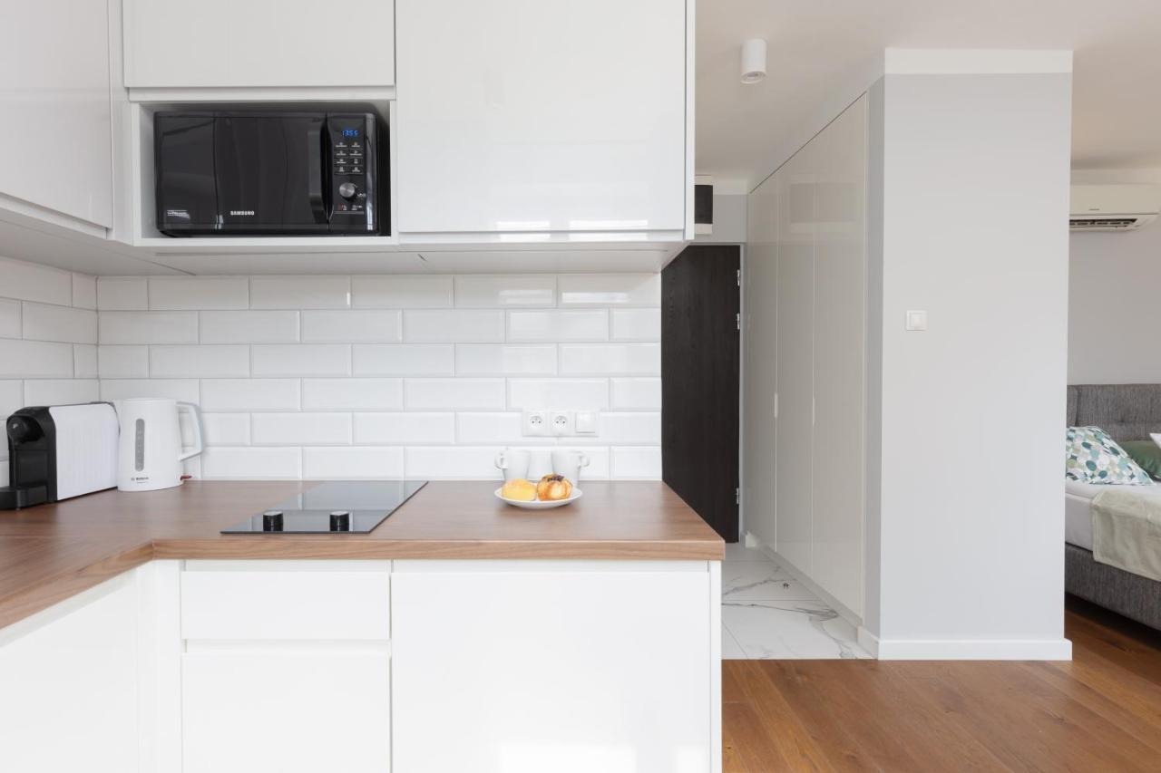 City Center Aparthotel Chmielna By Noclegi Renters Varsó Kültér fotó
