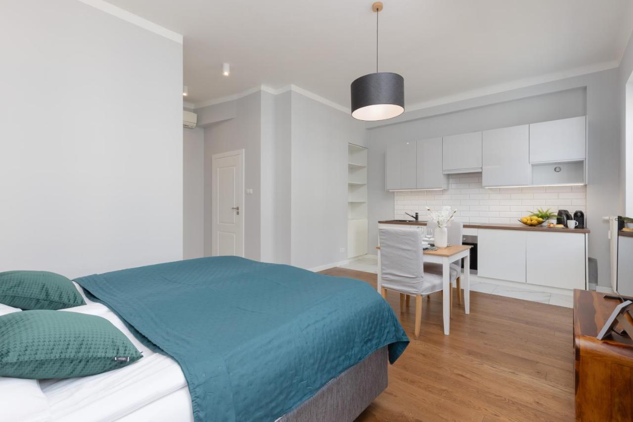City Center Aparthotel Chmielna By Noclegi Renters Varsó Kültér fotó