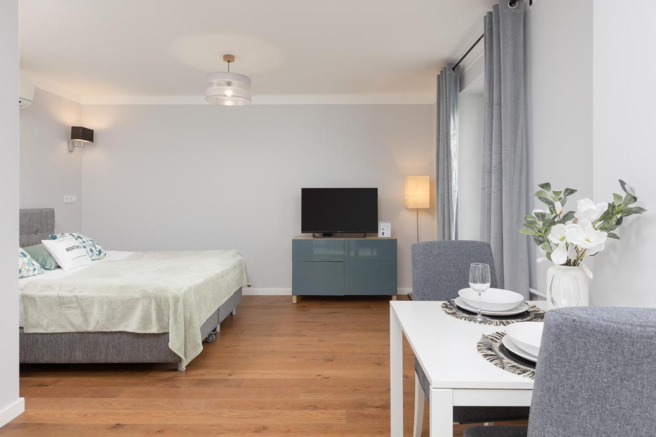 City Center Aparthotel Chmielna By Noclegi Renters Varsó Kültér fotó