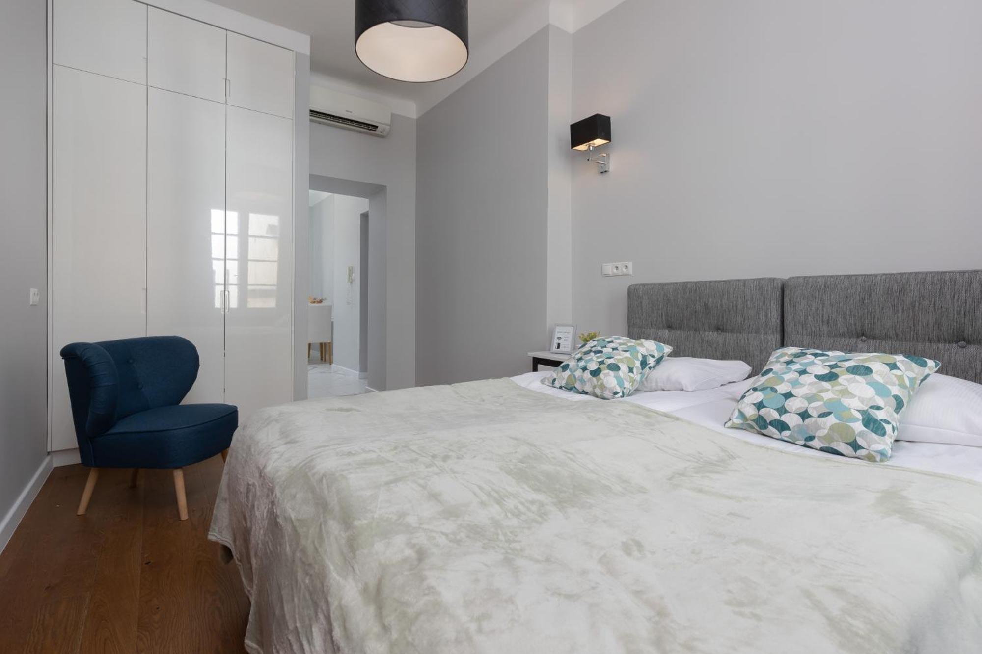 City Center Aparthotel Chmielna By Noclegi Renters Varsó Kültér fotó