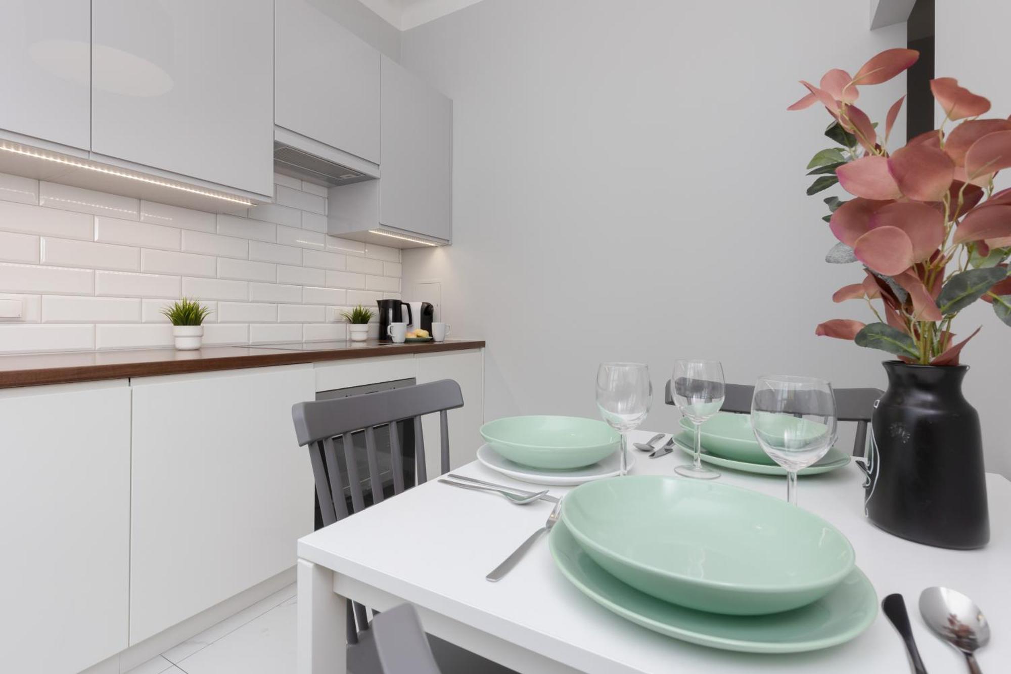 City Center Aparthotel Chmielna By Noclegi Renters Varsó Kültér fotó
